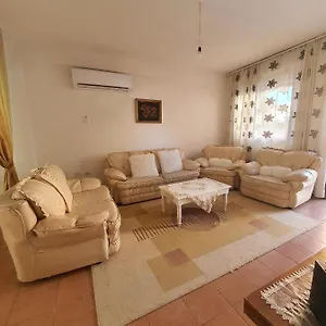 Spacious House With A Big Garden And Fire Pit Tirana