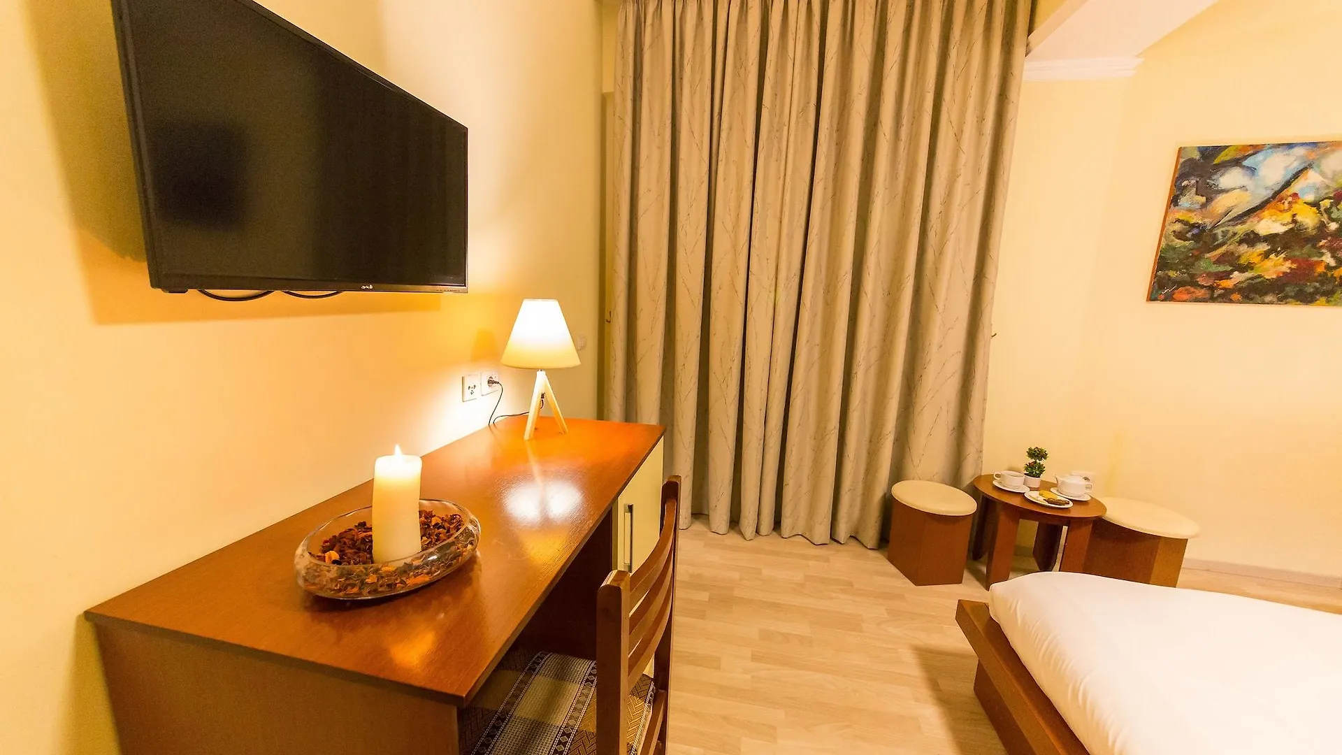 Hotel Baron Tirana 3*,  Albania