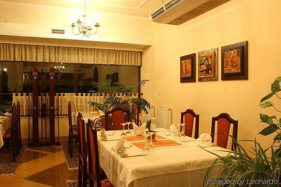 Hotel Baron Tirana 3*,